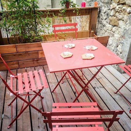 Maison De Village Meublee Avec Terrasse Donzère Exterior foto