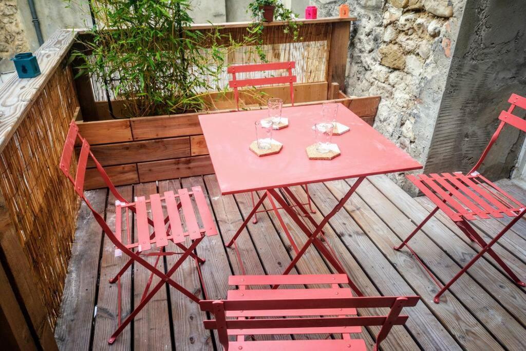 Maison De Village Meublee Avec Terrasse Donzère Exterior foto